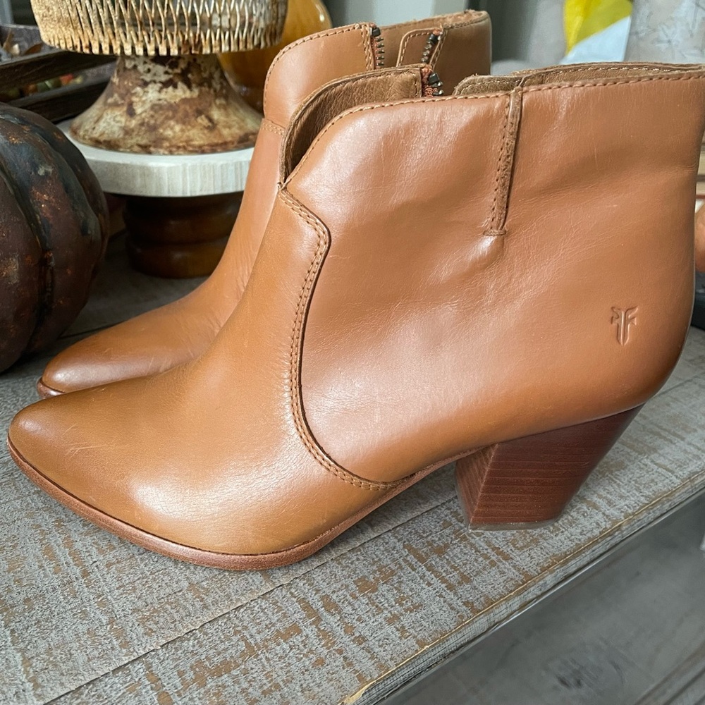 New Frye Jennifer Boot Western Cognac